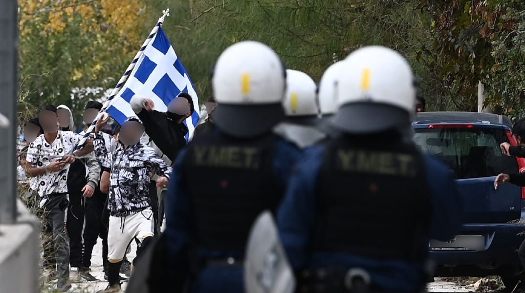 Συγκέντρωση στη Λεωφόρο Μεσογείων, σε ένδειξη διαμαρτυρίας για τον πυροβολισμό 16χρονου από αστυνομικό στη Θεσσαλονίκη 