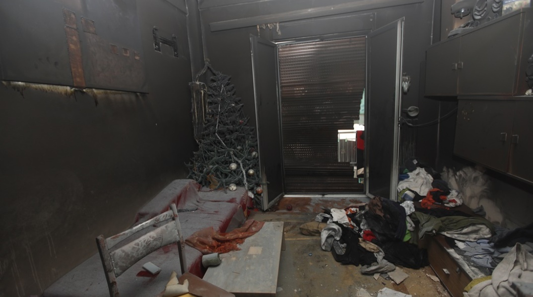 Καμένα αντικείμενο στην κουζίνα διαμερίσματος στον Κολωνό