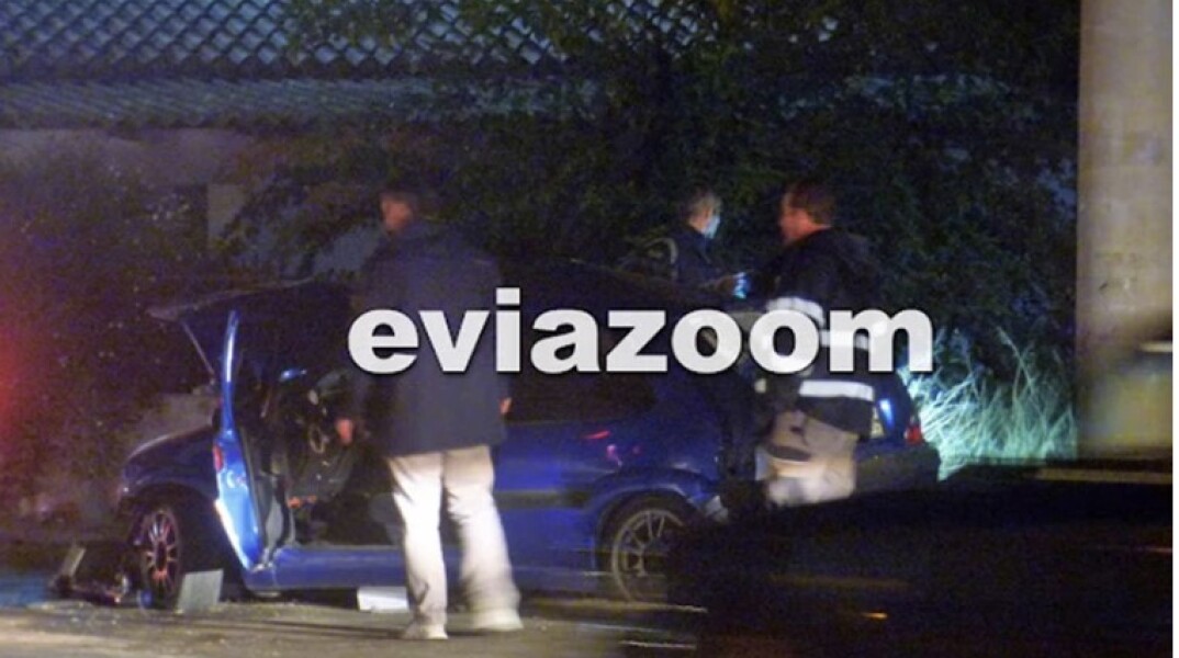 Κατεστραμμένο αυτοκίνητο μετά από τροχαίο δυστύχημα στη Χαλκίδα