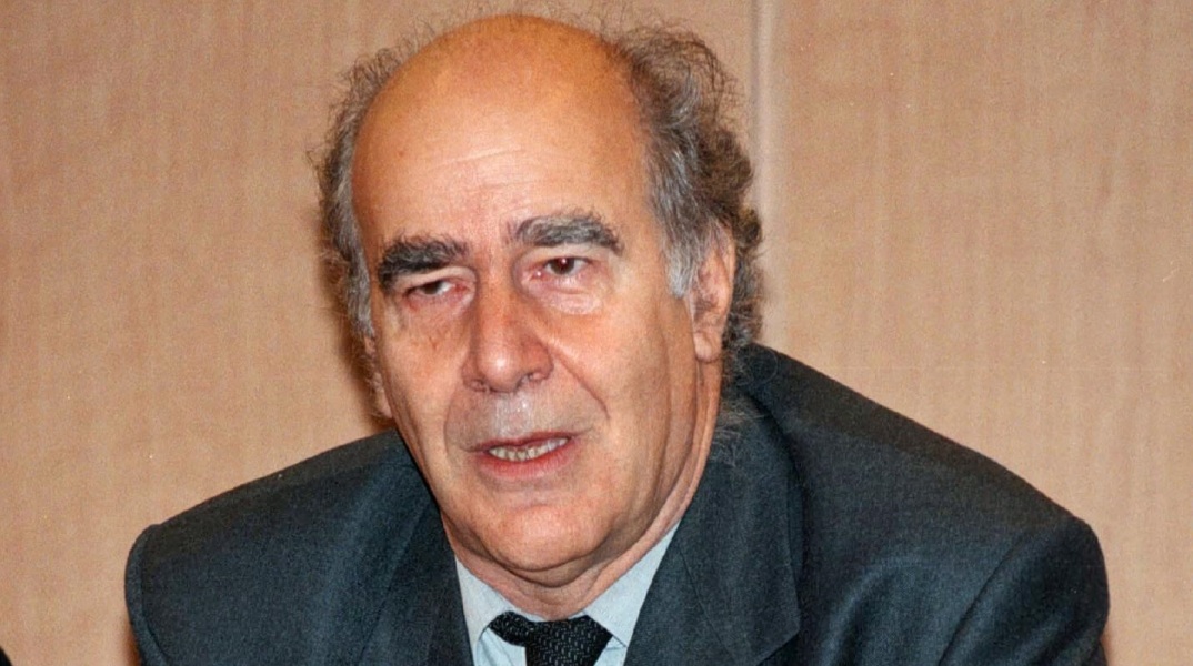 Πέθανε σε ηλικία 76 ετών ο πολιτικός και δικηγόρος Κωνσταντίνος Αλαβάνος - Η πορεία του στη δημόσια ζωή και οι σταθμοί της σταδιοδρομίας του. 