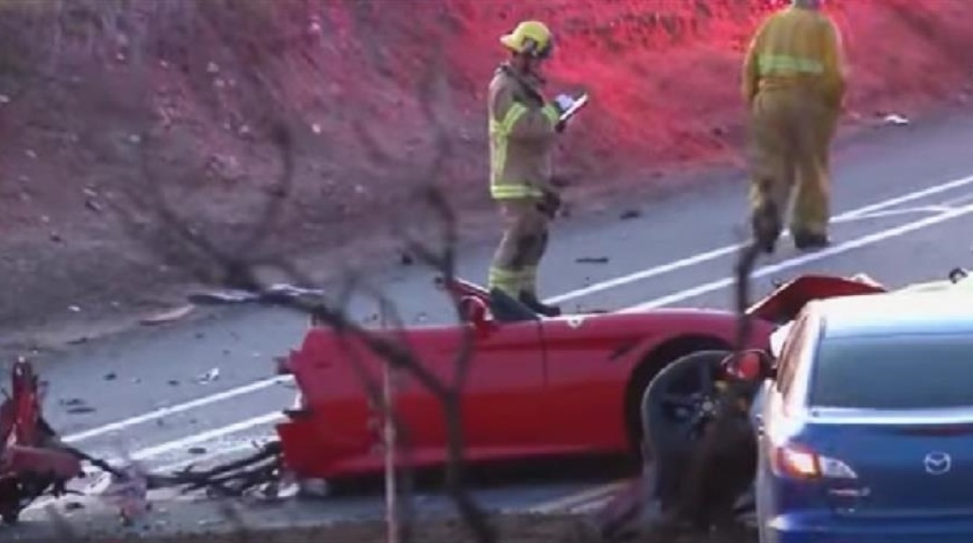Ferrari κομμένη στα δύο μετά από τροχαίο δυστύχημα