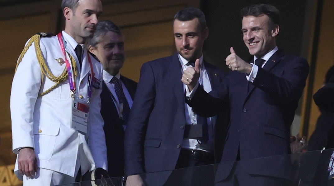 Ο Εμανουέλ Μακρόν στον τελικό του Μουντιάλ 2022 στο Κατάρ