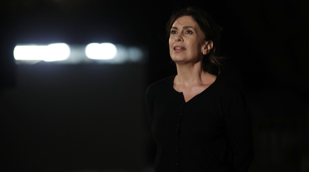 «Η πόρνη από πάνω» στο θέατρο Μουσούρη