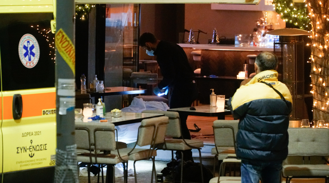 Εν ψυχρώ δολοφονία στη Νέα Σμύρνη - Εγκληματολογικό στην καφετέρια που έγιναν οι δολοφονίες
