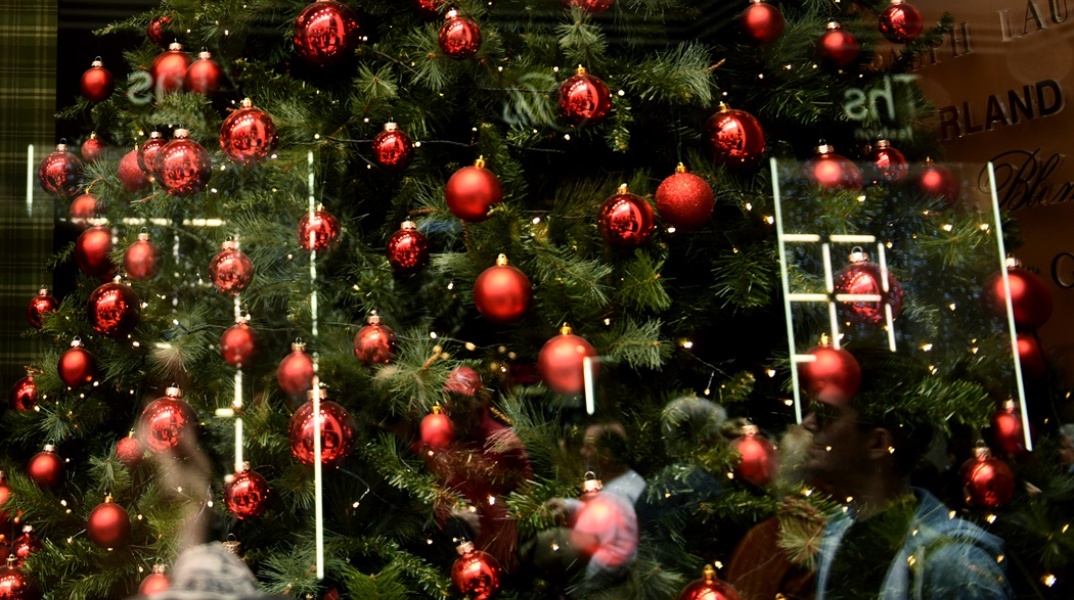 Εορταστικό ωράριο καταστημάτων: Στολισμένη βιτρίνα 