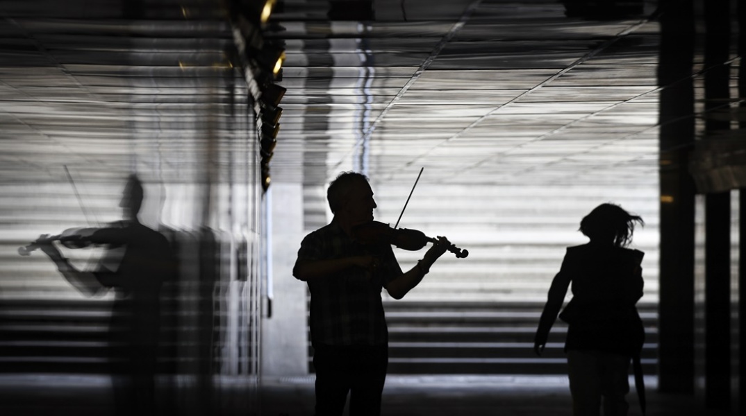 Μουσικοί στη σκιά