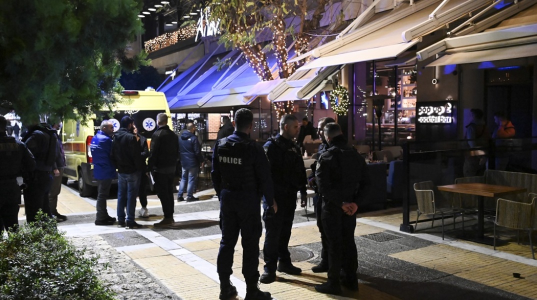 Εκτέλεση με θύμα θύματα σε καφετέρια στη Νέα Σμύρνη - Αστυνομικοί στο σημείο