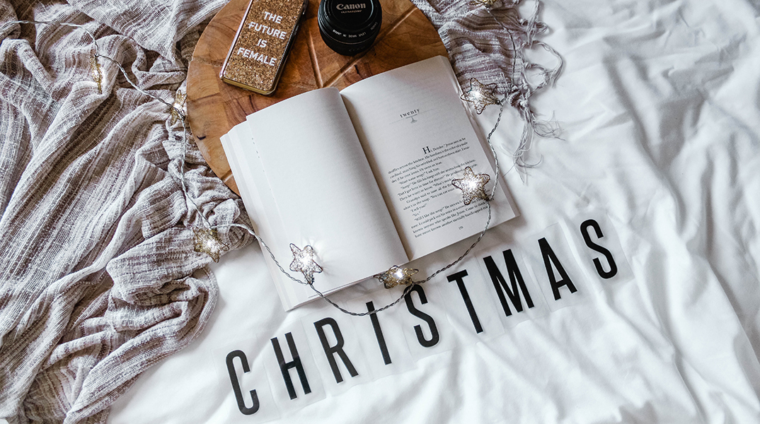 25 βιβλία για τα Χριστούγεννα: Επιστήμη, μελέτες, ψυχολογία, βιογραφίες, μαγειρική