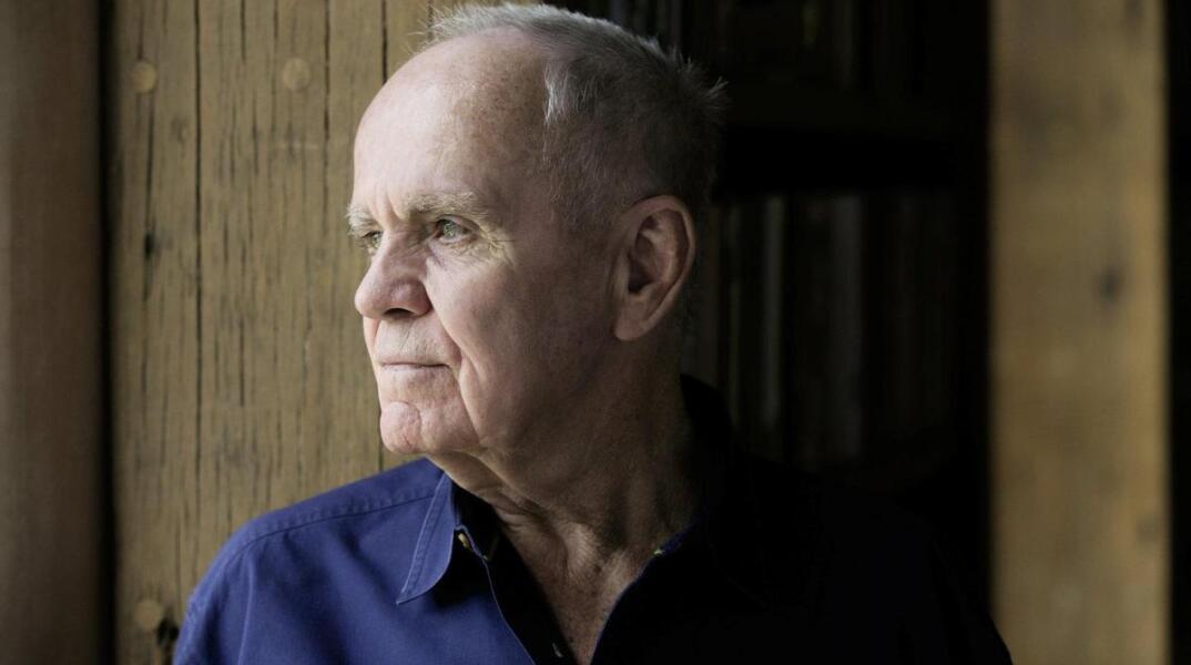 Ο Τέλης Σαμαντάς γράφει για τα βιβλία του Cormac MacCarthy, «Ο Επιβάτης» και “Stella Maris”, που κυκλοφόρησαν από τις εκδόσεις Gutenberg σε μετάφραση του Γιώργου Κυριαζή. 