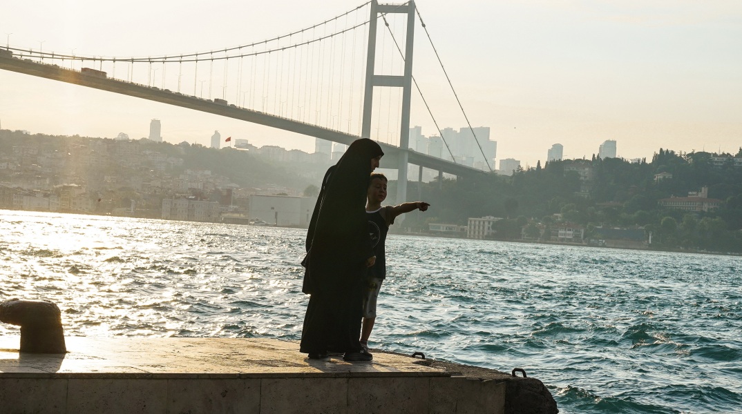 Εκλογές στην Τουρκία: Ο Ερντογάν, η οικονομία, τι πιστεύουν οι πολίτες, τι θα συμβεί αν χάσει τις εκλογές.