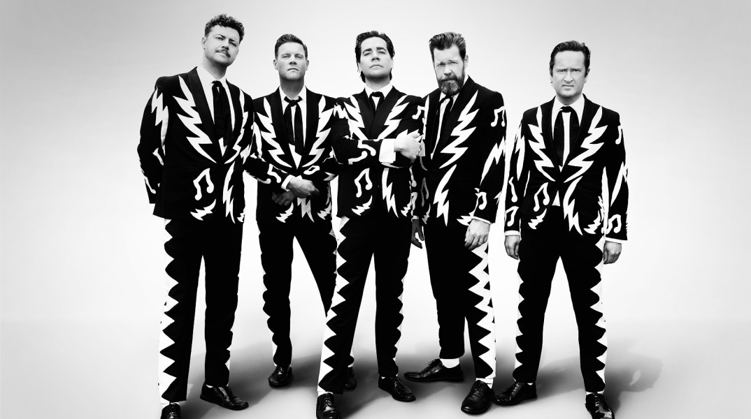 10 χριστουγεννιάτικες διασκευές τραγουδιών από καλλιτέχνες που εμφανίστηκαν και θα εμφανιστούν το καλοκαίρι του 2023 στο φεστιβάλ Release Athens: Από τον Nick Cave στους Pet Shop Boys.