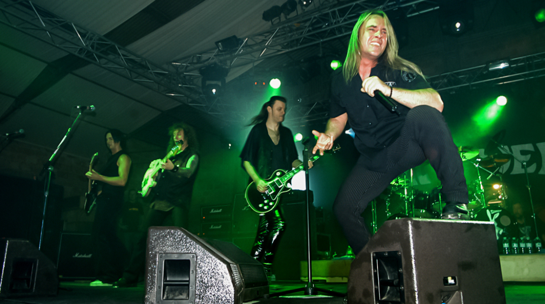 Η συναυλία των Helloween στην Αθήνα, τον Δεκέμβριο του 2003, μέσα από σπάνιες φωτογραφίες του Χρήστου Κισατζεκιάν και η μεγάλη επιστροφή τους στην Ελλάδα, στο φεστιβάλ Release Athens 2023, το Σάββατο 17 Ιουνίου 2023, στην Πλατεία Νερού.