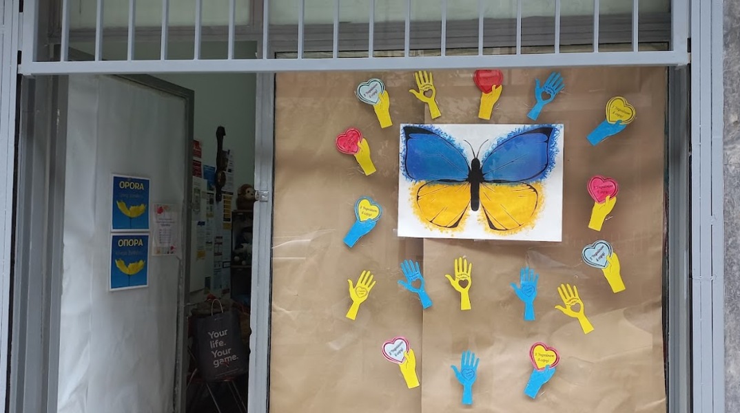 Ρεπορτάζ: Το κέντρο βοήθειας Ουκρανών προσφύγων Οπόρα, στην οδό Φερών 8, στην Αθήνα, όπου συγκεντρώνονται προϊόντα, προκειμένου να τα δώσουν σε όσους έχουν ανάγκη.