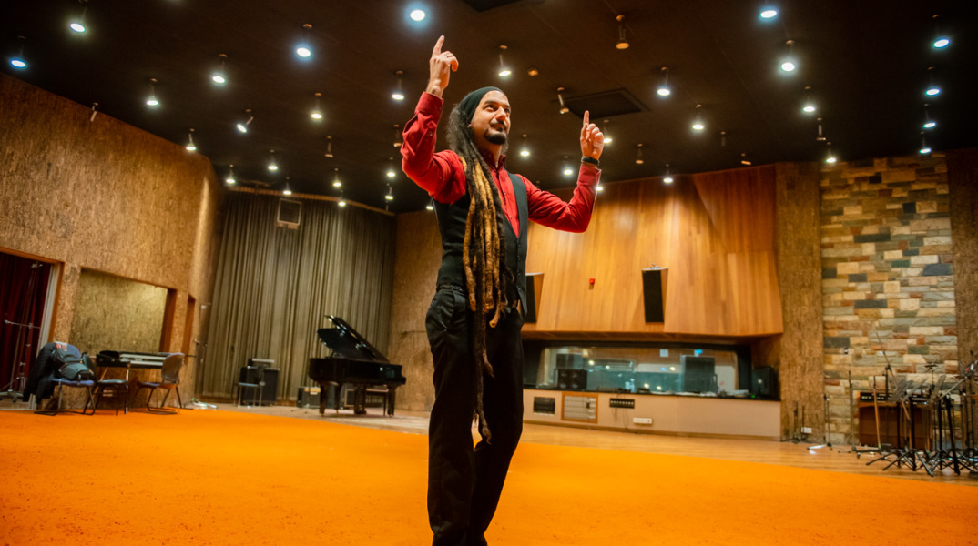 Εκεί που ηχογραφούνται τα αγαπημένα μας τραγούδια: Στα Sierra Recordings SA με τον Αλέξανδρο Χρυσίδη