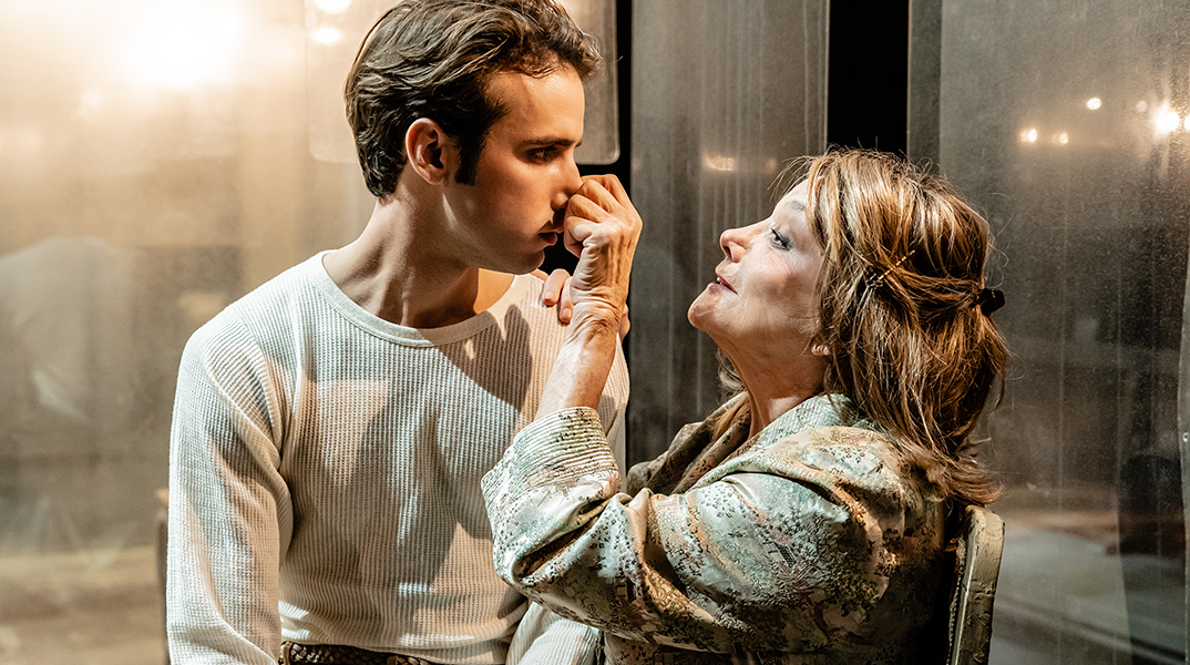 «​Ταξίδι μεγάλης μέρας μέσα στη νύχτα» στο Θέατρο της Οδού Κεφαλληνίας 