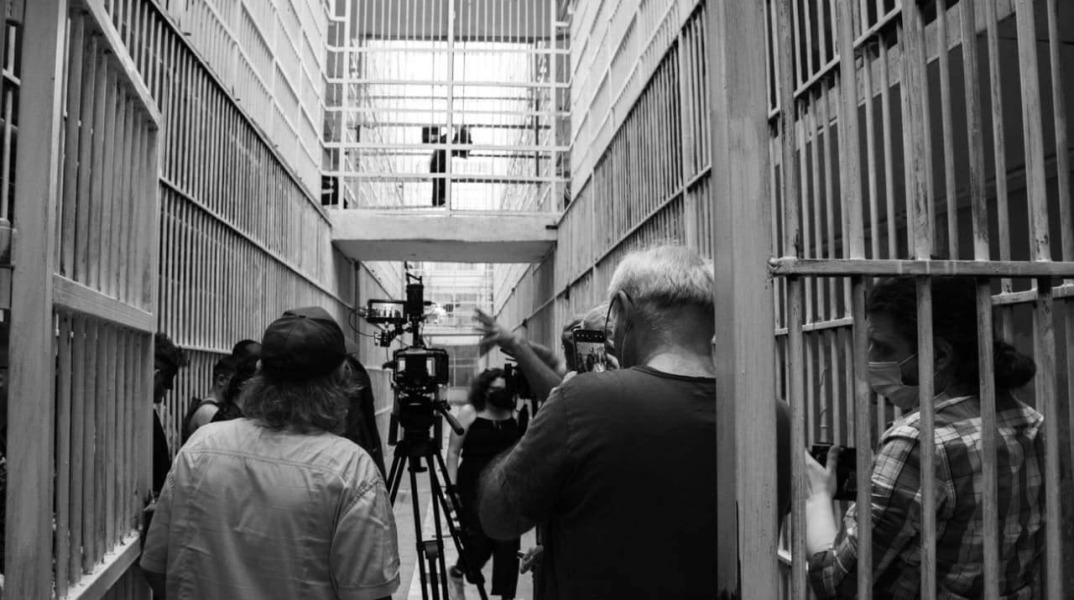 Από τα γυρίσματα της ταινίας "Αντιγόνη" της Εύας Νάθενα στις Φυλακές του Αυλώνα 