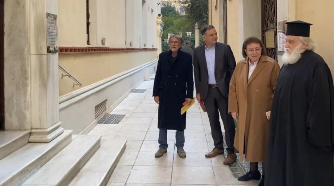 Αυτοψία της Λίνας Μενδώνη στον Ι.Ν. Ζωοδόχου Πηγής