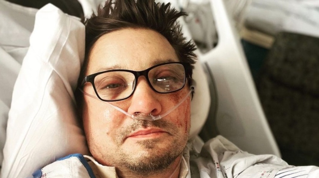 Ο Τζέρεμι Ρένερ ανήρτησε βίντεο από τη ΜΕΘ κάνοντας χιούμορ