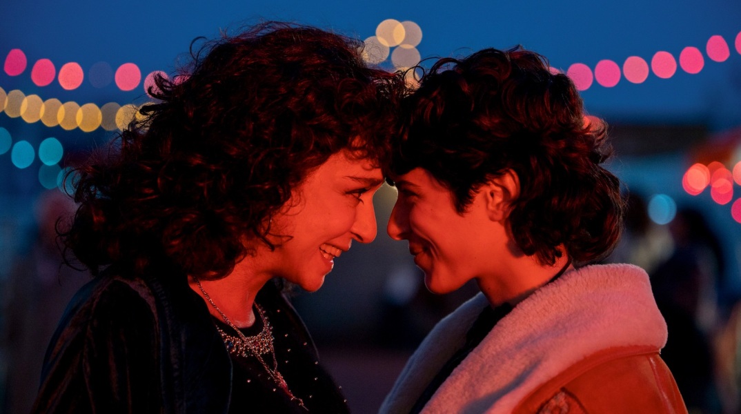 «Η απατηλή ζωή των ενηλίκων»: Η τηλεοπτική μεταφορά του μυθιστορήματος της Έλενα Φεράντε στη σειρά του Netflix με τις Giordana Marengo και Valeria Golino.