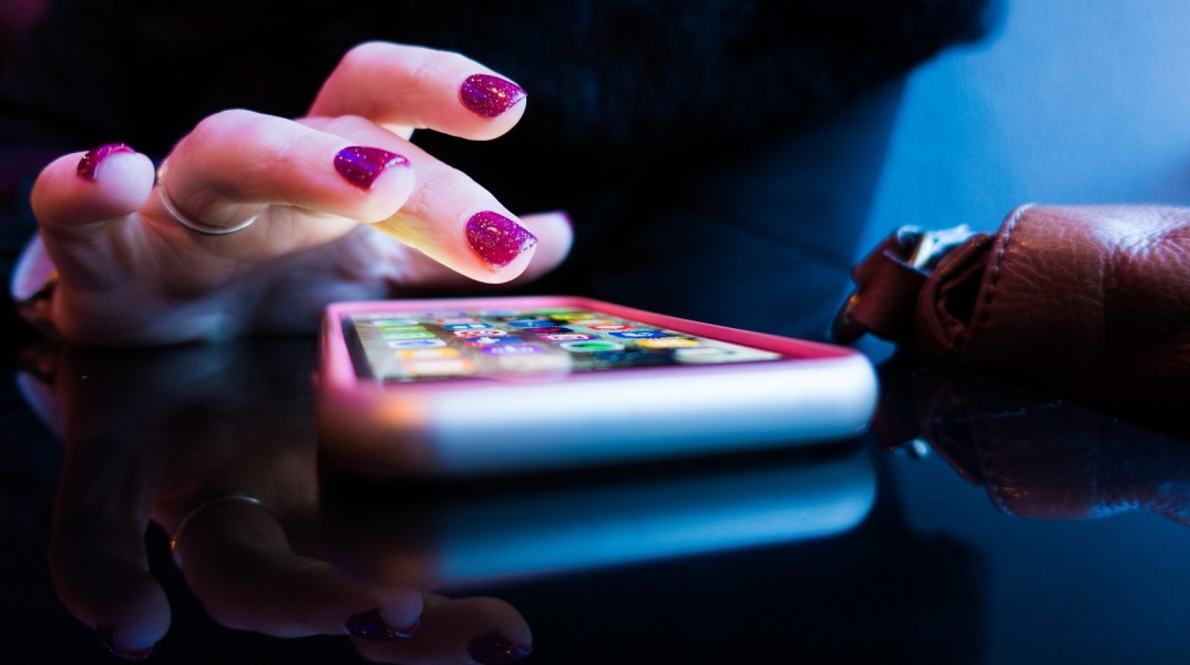 Facebook, Instagram, TikTok, YouTube: Μήνυση κατά των τεχνολογικών κολοσσών καταθέτουν αμερικανικά σχολεία - Οι επιπτώσεις τους στην ψυχική υγεία των νέων.