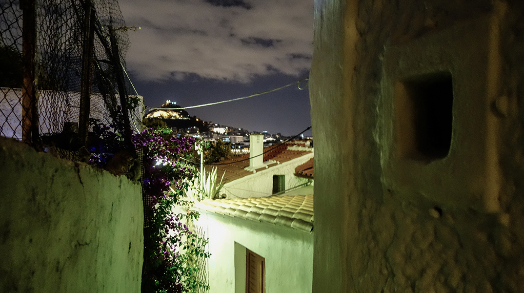 Πλάκα - Οι Αθηναϊκές κανταδες ακούγονταν στα σοκάκια της πόλης 