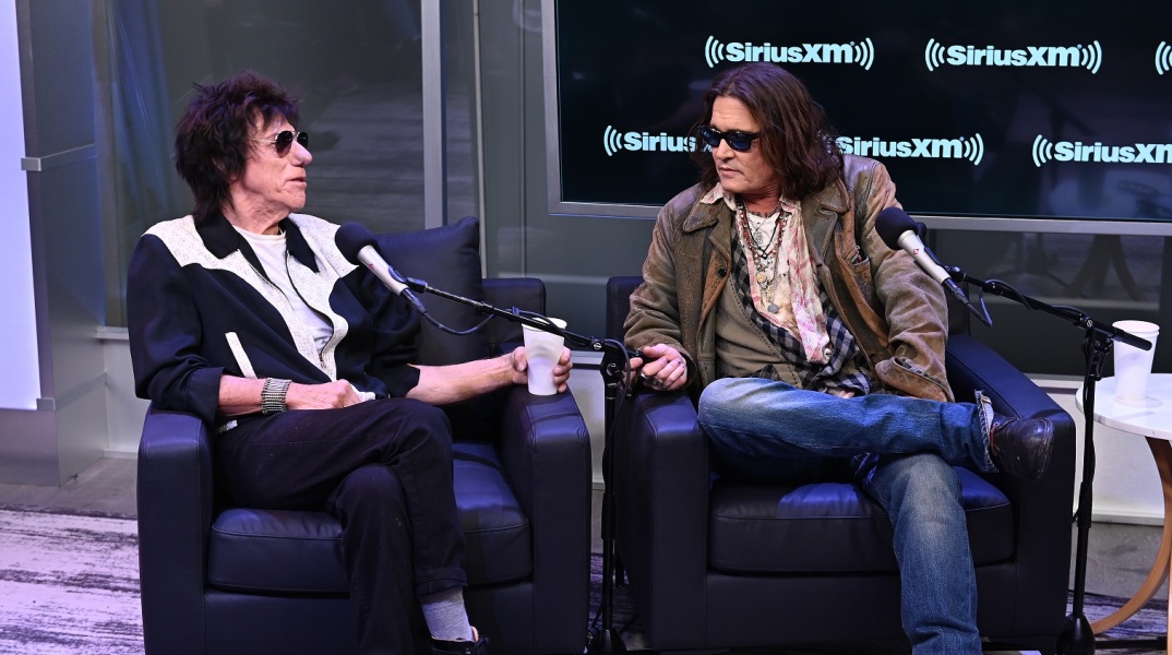 Η εξομολόγηση του Johnny Depp για τη φιλία και τη συνεργασία του με τον κιθαρίστα Jeff Beck που έφυγε από τη ζωή σε ηλικία 77 ετών. 