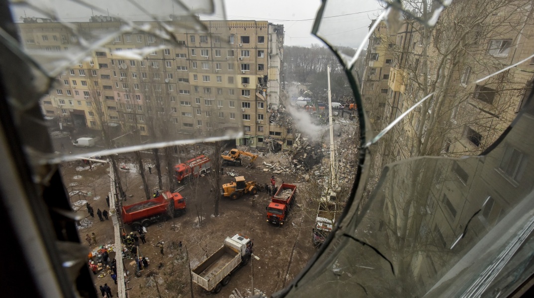 Ουκρανία: Αυξάνονται τα θύματα από τη ρωσική επίθεση σε πολυκατοικία στο Ντνίπρο -35 οι νεκροί - Οι εξελίξεις στο ανατολικό μέτωπο.