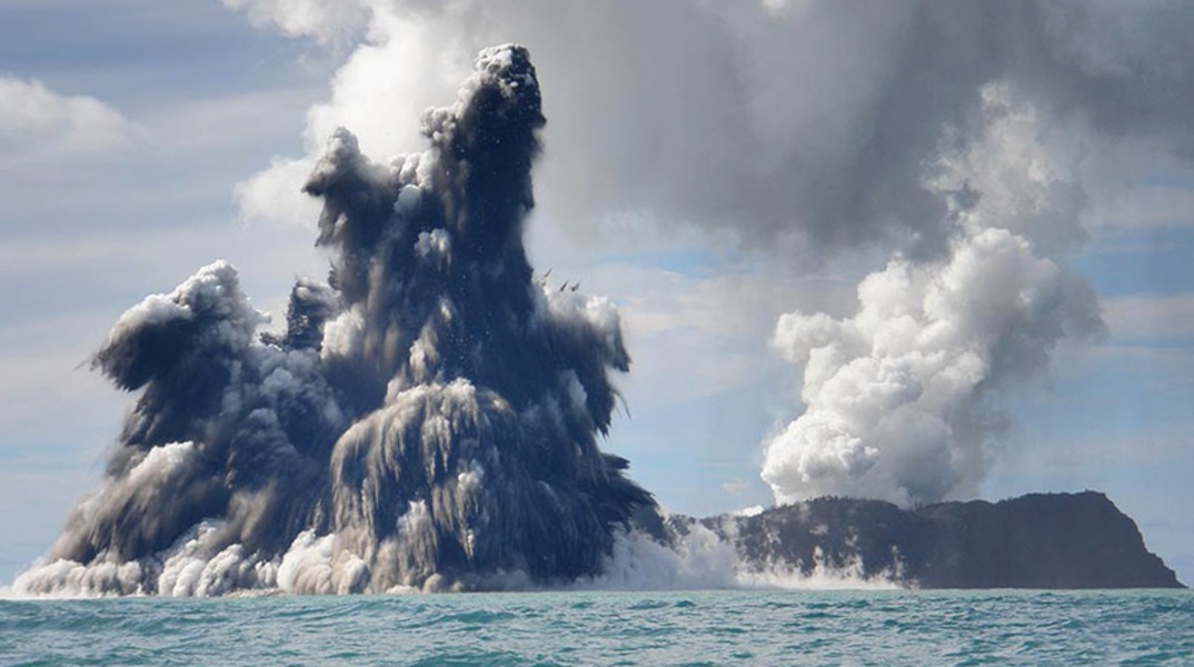 Έκρηξη ηφαιστείου στα νησιά Τόνγκα: Από τον Ειρηνικό στον Ατλαντικό Ωκεανό έγινε αισθητή η τεράστια έκρηξη - Τα συμπεράσματα των επιστημόνων.