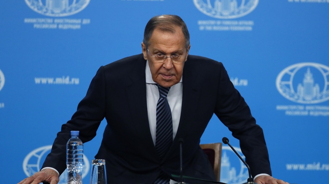 Σεργκέι Λαβρόφ: Ο Ρώσος υπουργός Εξωτερικών δήλωσε ότι οι ΗΠΑ θέλουν να λύσουν «το ρωσικό ζήτημα» με τον τρόπο που ο Χίτλερ επιδίωξε την εξάλειψη των Εβραίων.