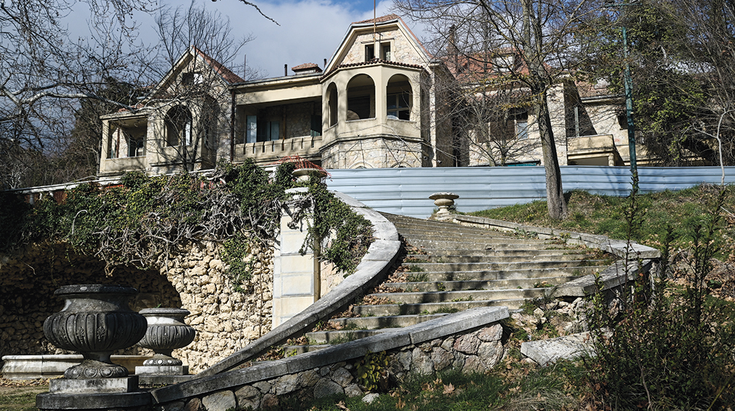 Βασιλικά ανάκτορα, Τατόι