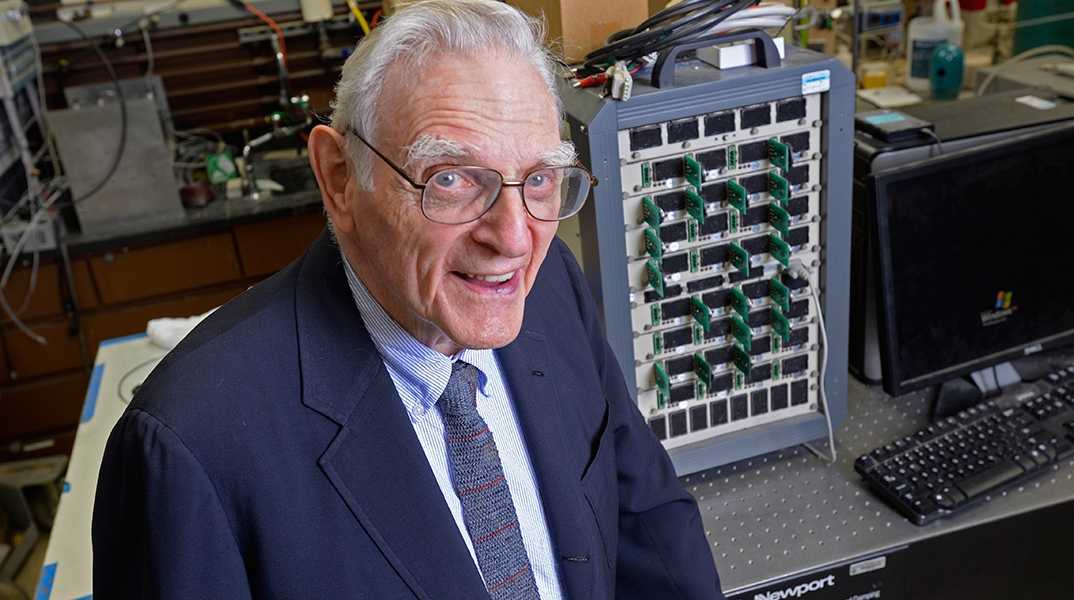 Ο John Goodenough, Βραβείο Νόμπελ Χημείας 2019, είναι ο εφευρέτης της μπαταρίας λιθίου
