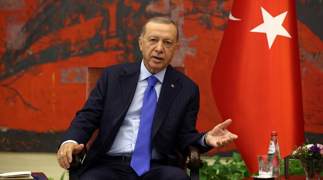Ερντογάν: Η Ελλάδα παραβιάζει τη συνθήκη της Λωζάνης εξοπλίζοντας τα νησιά, δήλωσε ο Τούρκος πρόεδρος - Απειλές προς Μητσοτάκη και επίθεση σε Economist.