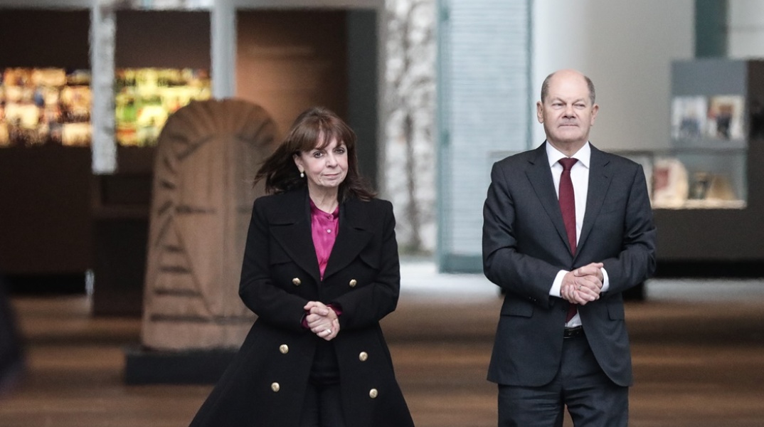 Η Πρόεδρος της Δημοκρατίας, Κατερίνα Σακελλαροπούλου, με τον Καγκελάριο της Γερμανίας, Όλαφ Σολτς