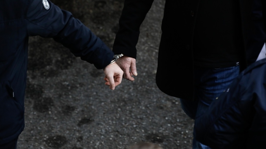 Δίκη για τη δολοφονία του Άλκη Καμπανού στη Θεσσαλονίκη - Δεν αποδέχονται τις κατηγορίες οι 12: Τι είπαν στο δικαστήριο - Ένταση μεταξύ οπαδών.