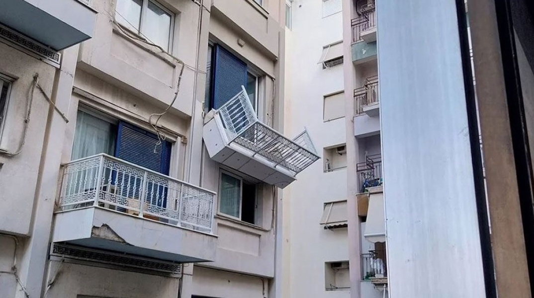 Υπουργείο Τουρισμού: Προσωρινή διακοπή της λειτουργίας του ξενοδοχείου με το κρεμασμένο μπαλκόνι επί της Λεωφόρου Συγγρού.