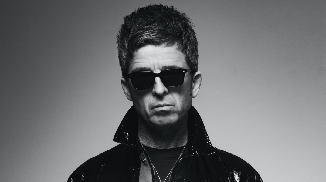 Το νέο άλμπουμ των Noel Gallagher's High Flying Birds, «Council Skies», οι δηλώσεις του Noel Gallagher για την πιθανότητα επανένωσης των Oasis και οι αλλαγές στην προσωπική του ζωή.