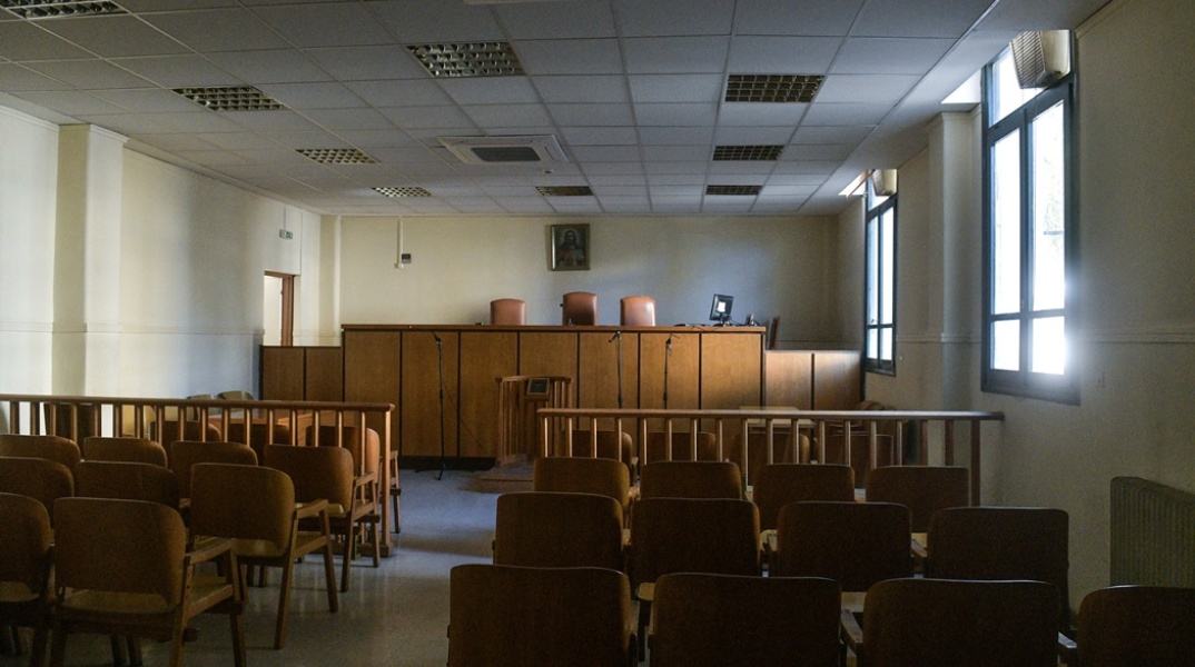 Αίθουσα δικαστηρίου στην Ευελπίδων