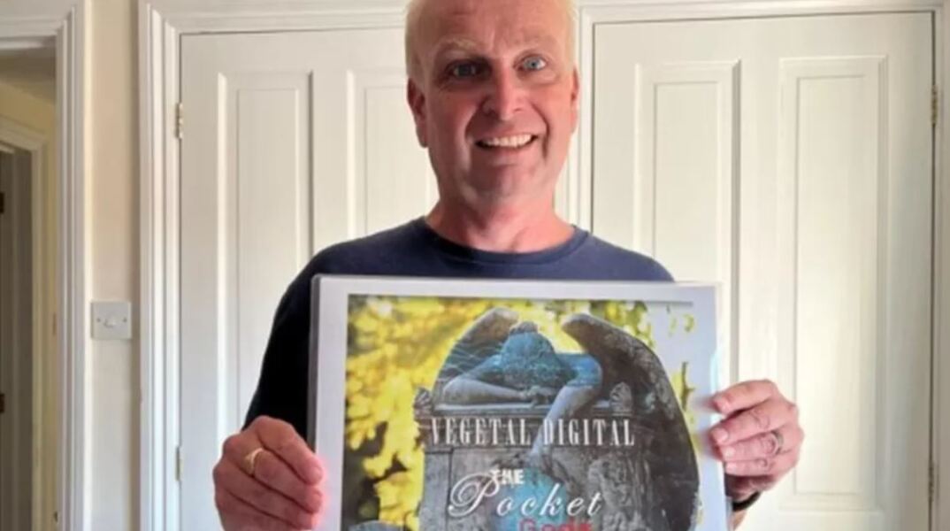 Συγκρότημα πουλά ένα άλμπουμ έναντι 1 εκατ. λιρών για να διεκδικήσει υψηλότερες αμοιβές πνευματικών δικαιωμάτων