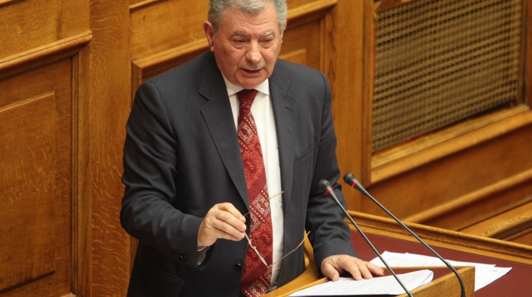 Ο πρώην υπουργός του ΠΑΣΟΚ, Σήφης Βαλυράκης, σε έδρανο της Βουλής