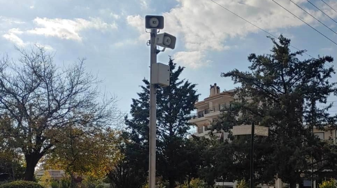 Ο Δήμος Ηλιούπολης εγκατέστησε ένα έξυπνο, καινοτόμο Σύγχρονο Σύστημα Ηχητικών Ανακοινώσεων στην πλατεία Λευκαδίων.