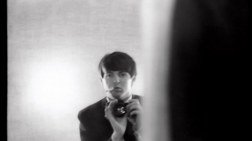 Το νέο φωτογραφικό λεύκωμα «1964: Eyes of the Storm» του Paul McCartney με 275 φωτογραφίες που τράβηξε αποτυπώνοντας το φαινόμενο της Beatlemania και η έκθεση που θα παρουσιαστεί στο Λονδίνο.
