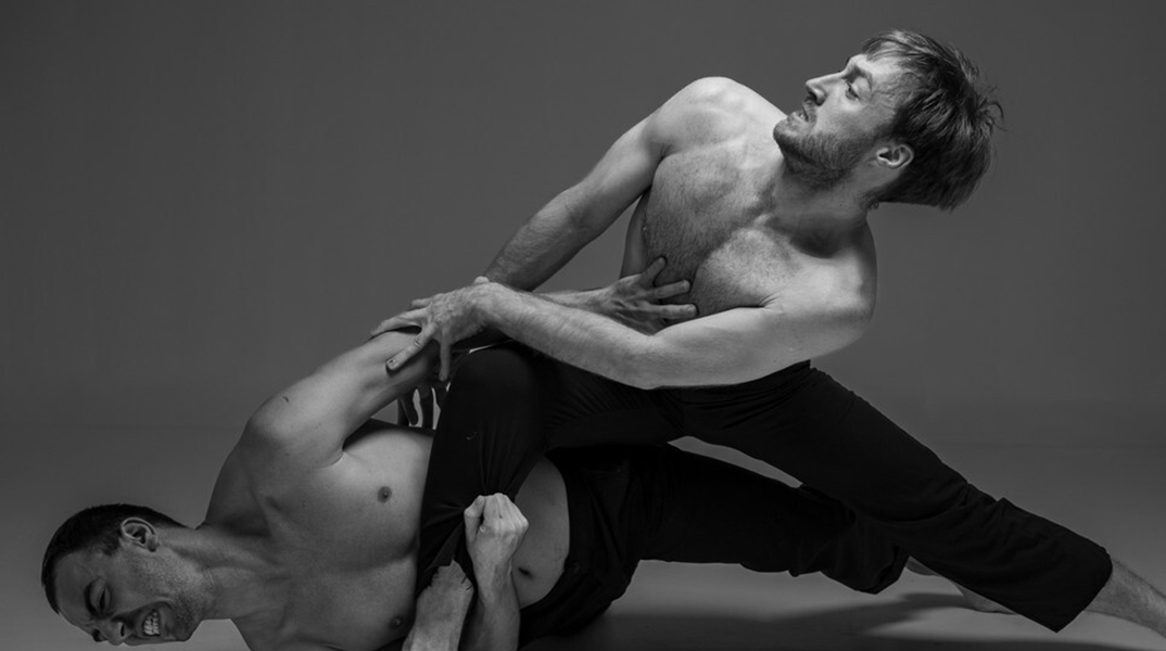 Η ομάδα χορού «Indak Dance Co» της Εύας Σταυρογιάννη παρουσιάζει την «Platform B, ένας αγώνας σιωπής»