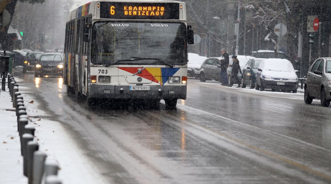 Λεωφορείο στα χιόνια