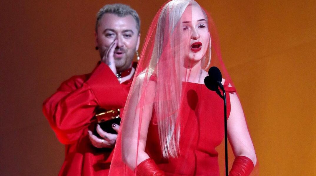 Η Κιμ Πέτρας έγραψε ιστορία ως η πρώτη τρανς καλλιτέχνιδα που κέρδισε βραβείο Grammy για το καλύτερο ποπ ντουέτο - Η συγκινητική ομιλία της.