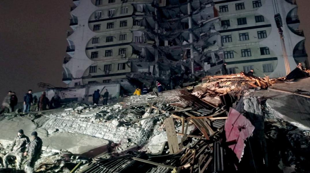 Φονικός σεισμός στα σύνορα Τουρκίας- Συρίας: Ο ποδοσφαιριστής Δημήτρης Κολοβέτσιος, που ζει στην Καισάρεια, περιέγραψε το δραματικό χρονικό. 