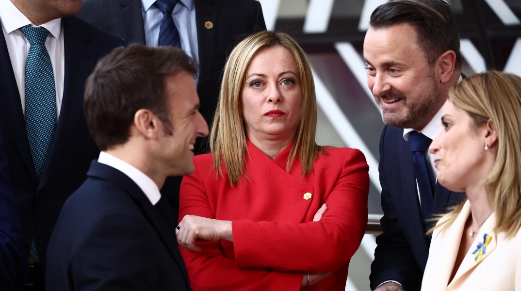 Η Ιταλίδα πρωθυπουργός Τζόρτζια Μελόνι χαρακτηρίζει ανάρμοστη εκ μέρους της ΕΕ την πρόσκληση του Γάλλου προέδρου Μακρόν στον Ουκρανό ομόλογό του Ζελένσκι.
