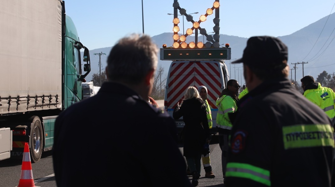 Τροχαία και ειδική σήμανση για καραμπόλα οκτώ αυτοκινήτων στη Λ. Αθηνών