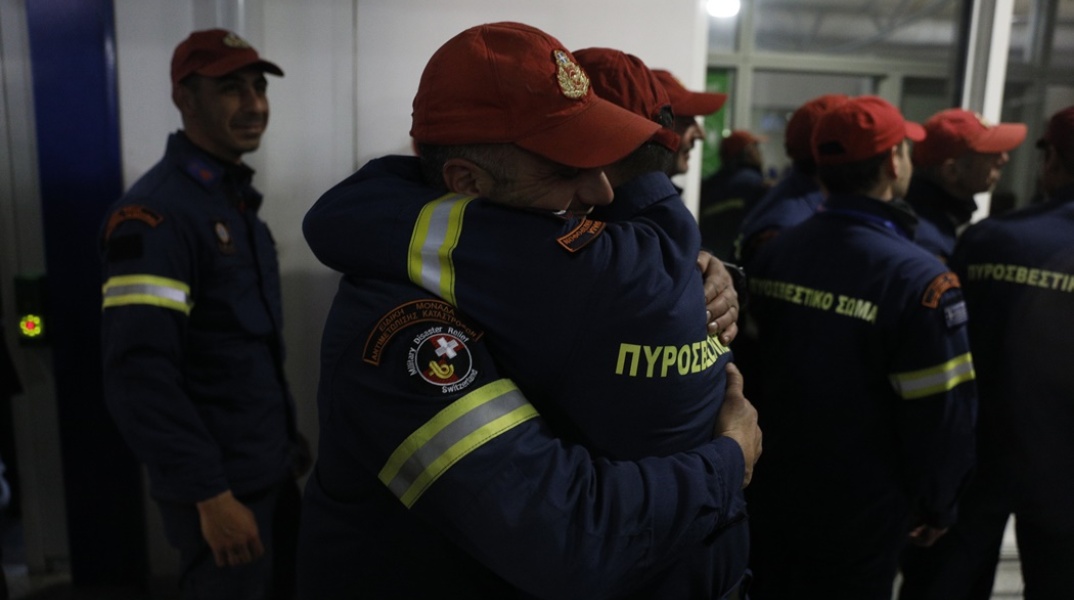 Σεισμός στην Τουρκία: Επέστρεψαν στην Αθήνα οι διασώστες της ΕΜΑΚ