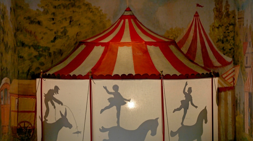 «Μαγικές εικόνες»: Η περιοδική έκθεση αντικειμένων από τη συλλογή του Μουσείου Κινηματογράφου της Ταινιοθήκης της Ελλάδος.