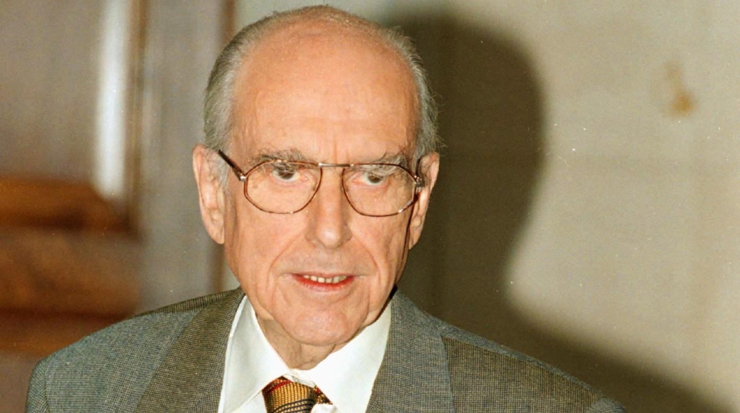 Ο Ανδρέας Παπανδρέου με γυαλιά